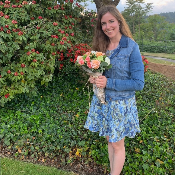 Meet your Posher, Hannah - Picture 1 of 3